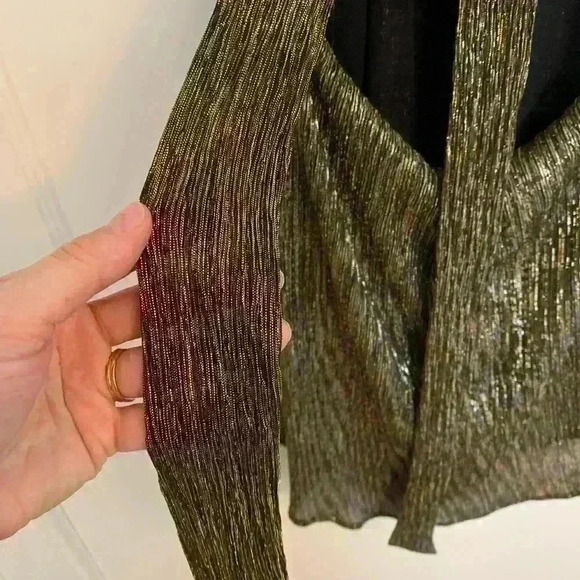 ASTR the Label Tina Metallic Halter Top - Picture 6 of 11